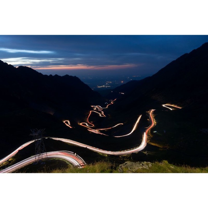 Tapet Premium Canvas, Peisaj urban Transfagarasan Romania sosea luminata noaptea, 250x400 cm
