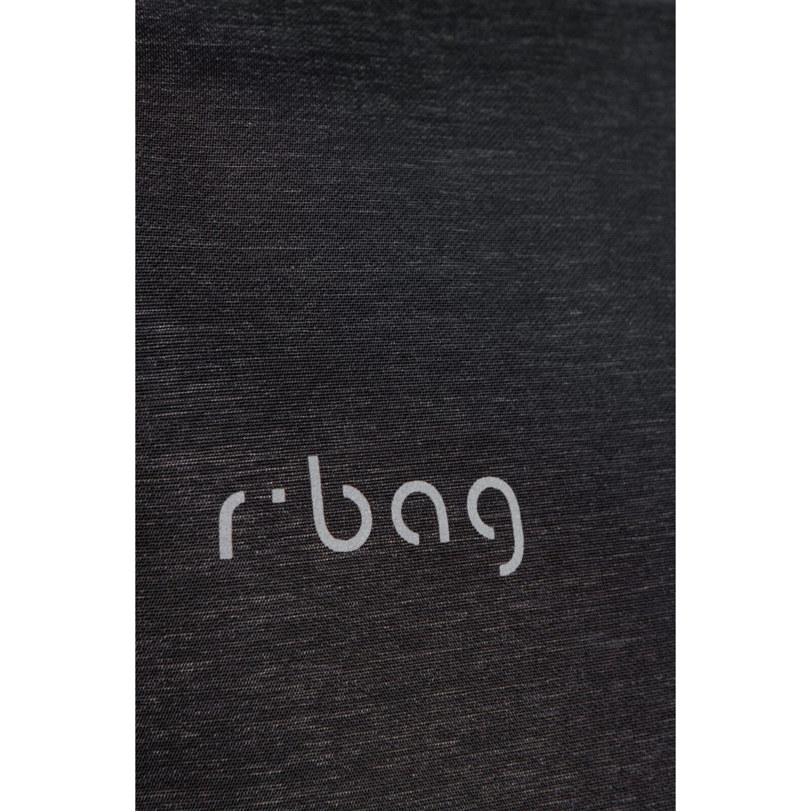 Rucsac calatorie R-Bag Bunker, negru, cu port USB pentru incarcare, detalii reflectorizante si buzunar antifurt, impermeabil, dimensiune 48 x 32.5 x 17 cm