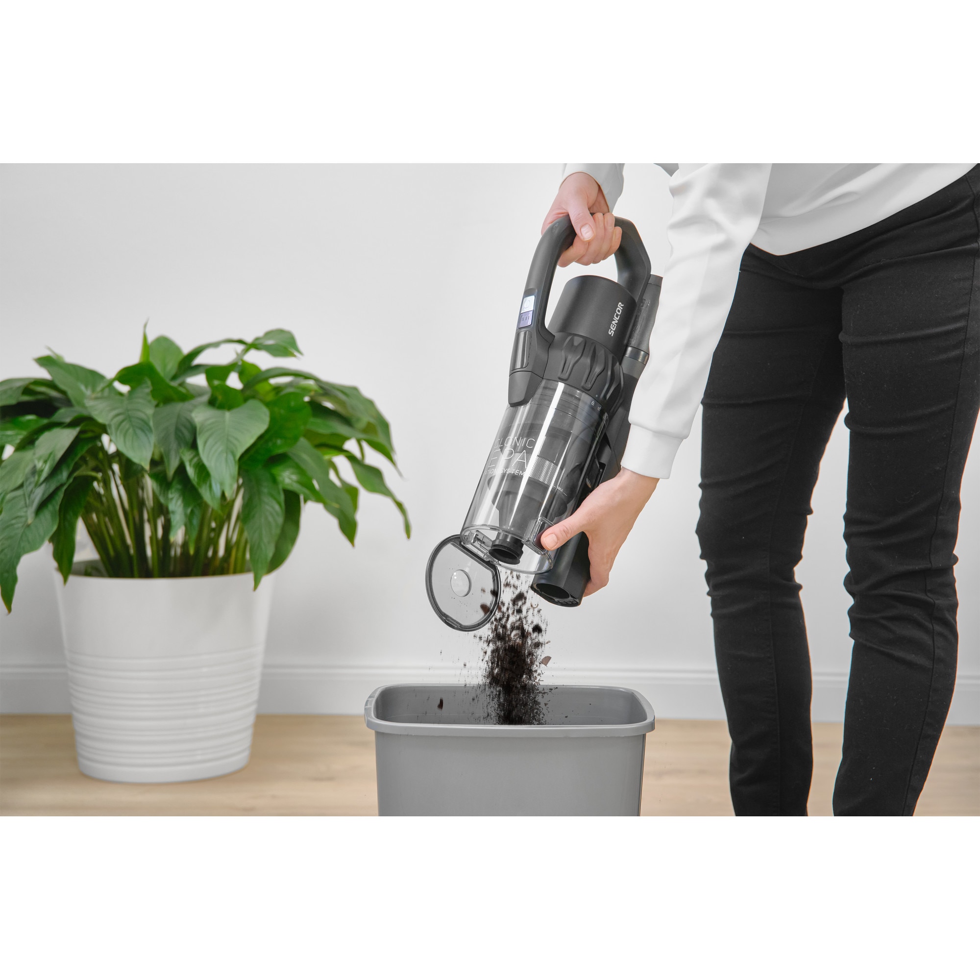 Aspirator vertical fara fir Sencor SVC 9879BK cu functie de mop, 550W, 28.8V, autonomie 70 min, capacitate de colectare 0.5 l, negru