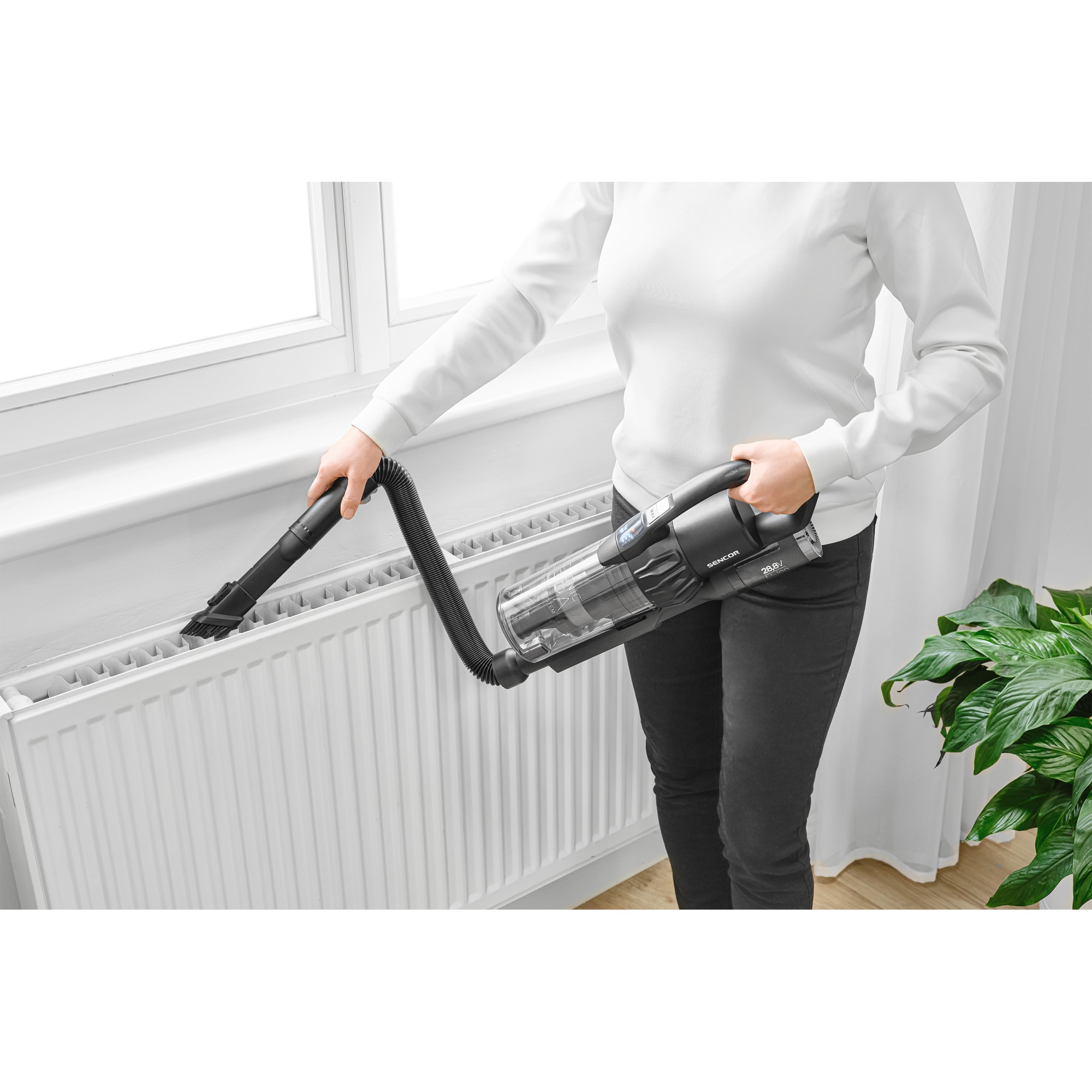 Aspirator vertical fara fir Sencor SVC 9879BK cu functie de mop, 550W, 28.8V, autonomie 70 min, capacitate de colectare 0.5 l, negru