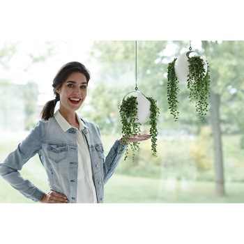 Ghiveci sferic agatator Elho b.for Soft air, din plastic, culoarea alb, cu snur textil ajustabil si agatatoare, pentru plante curgatoare de interior, plante agatatoare sau suculente, cu diametrul de 18 cm Ghiveci sferic agatator Elho b.for Soft air, din plastic, culoarea alb, cu snur textil ajustabil si agatatoare, pentru plante curgatoare de interior, plante agatatoare sau suculente, cu diametrul de 18 cm