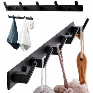 Портманто и стоящи закачалки