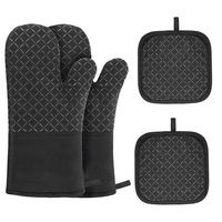 Set 4 manusi cuptor, Bumbac/Silicon, Usor de agatat si depozitat, Flexibile si groase, Cu aderenta anti-alunecare, Pentru gatit in siguranta, Negru