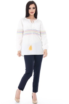 Bluza alba, ROH, gen ie, accesorizata cu snur, M-L Bluza alba, ROH, gen ie, accesorizata cu snur, M-L