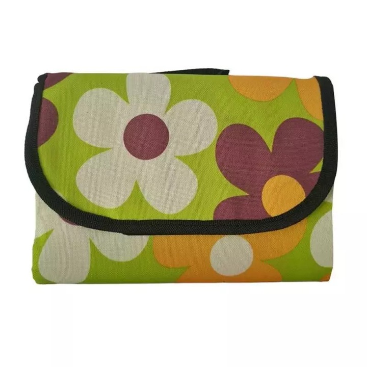 Patura Impermeabila SIKS, pentru Plaja si Camping, 150x145 cm, Model Verde cu Floricele
