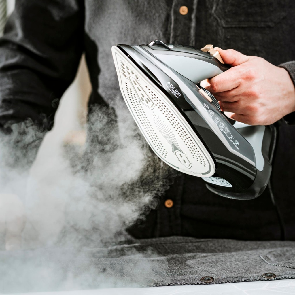 Fier de Calcat cu Abur, Adler, AD 5038, 3000W, Talpa Ceramica, Oprire Automata, Autocuratare, Anti-Calc, Anti-Picurare, Jet Abur 80g/min, Calcare Verticala, Rezervor 350ml, Cablu 1.9m, Negru