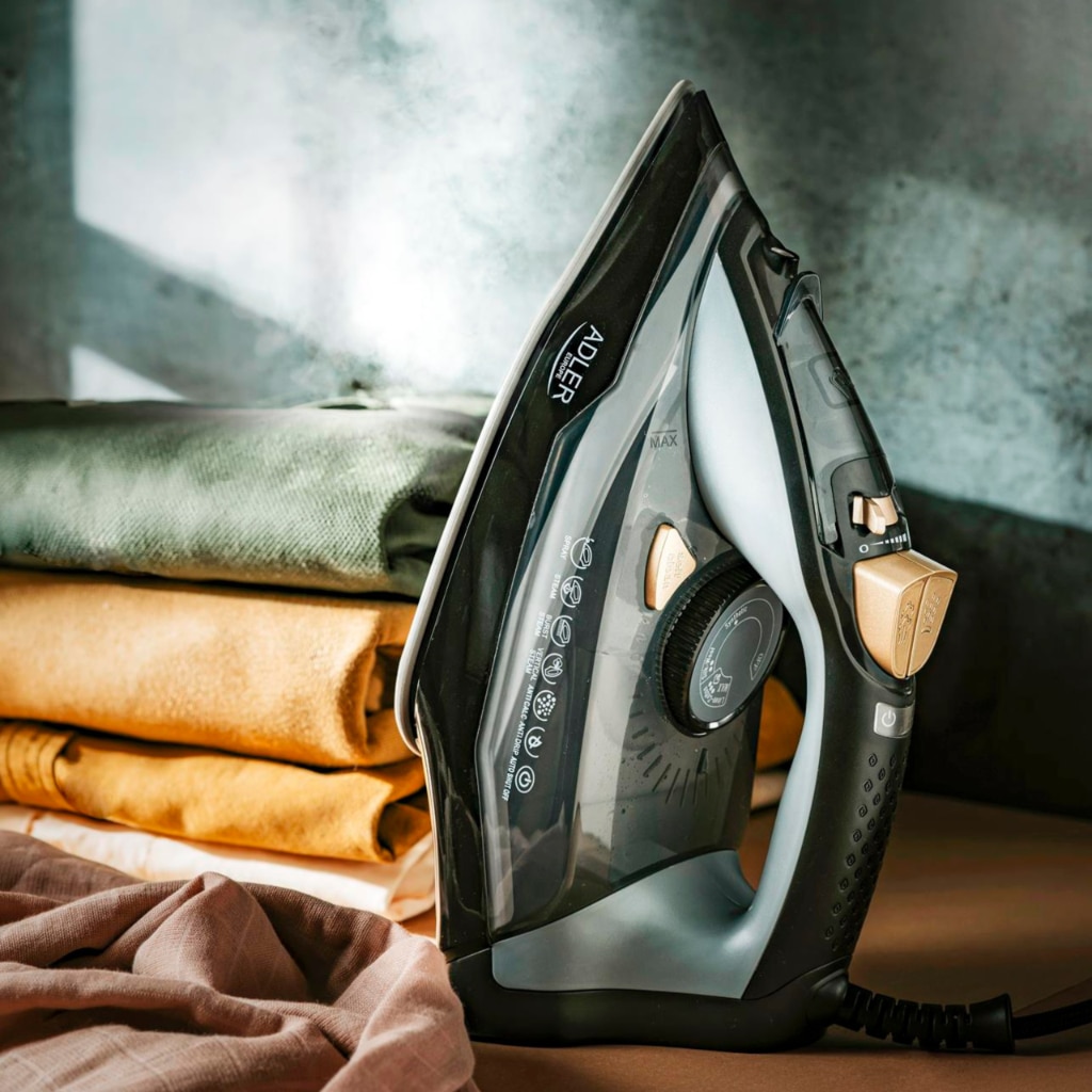 Fier de Calcat cu Abur, Adler, AD 5038, 3000W, Talpa Ceramica, Oprire Automata, Autocuratare, Anti-Calc, Anti-Picurare, Jet Abur 80g/min, Calcare Verticala, Rezervor 350ml, Cablu 1.9m, Negru