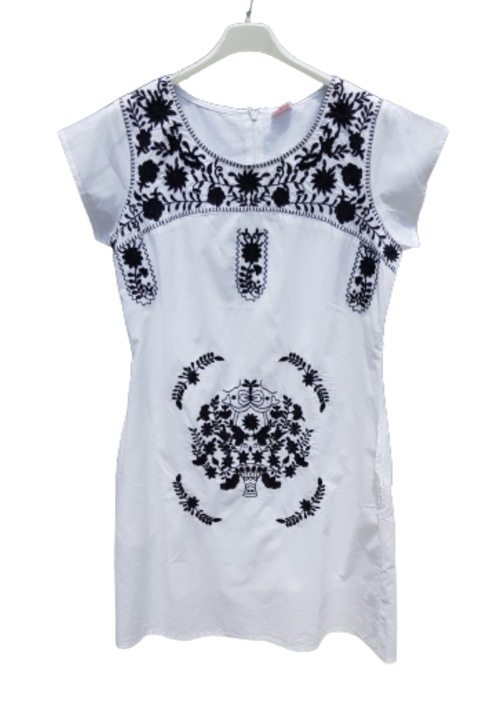 Ежедневна бяла рокля с принт с черен десен, размер XL