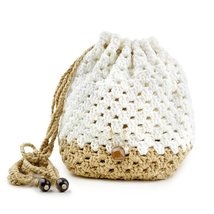 Geanta tricotata de vara, cu gauri, bumbac, tip sac, 25x20 cm, alb cu bej