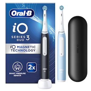 Set 2 x Periuta de dinti electrica Oral-B iO3 cu Tehnologie Magnetica si Micro-Vibratii, Senzor de presiune Smart, 3 moduri, 2 capete, Trusa de calatorie, Negru/Albastru