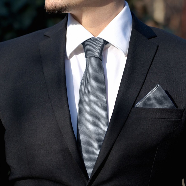 Set gri inchis cravata, batista si butoni camasa