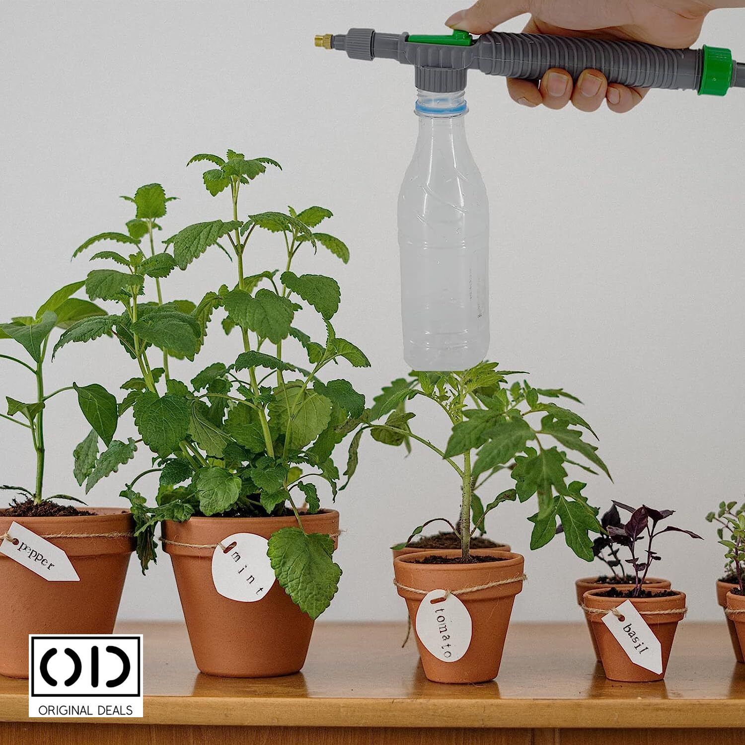 Уред за пръскане на вода и течности под налягане, за битови бутилки и ...