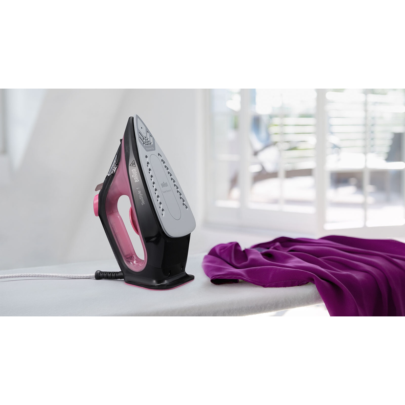 Fier de calcat Braun TexStyle 1, 150 g/min, ceramica, compact, usor