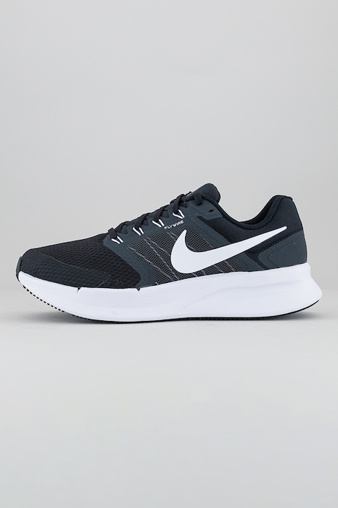 Nike, Pantofi cu imprimeu logo pentru alergare Run Swift 3, Alb/Negru