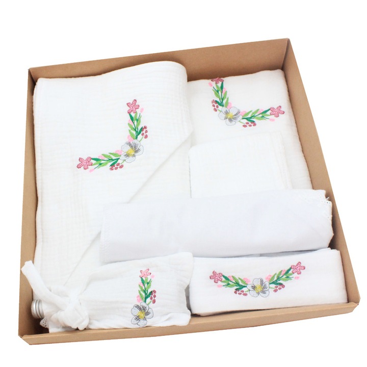 Trusou botez din muselina, 7 piese, brodat, Lorelay, alb cu floricele