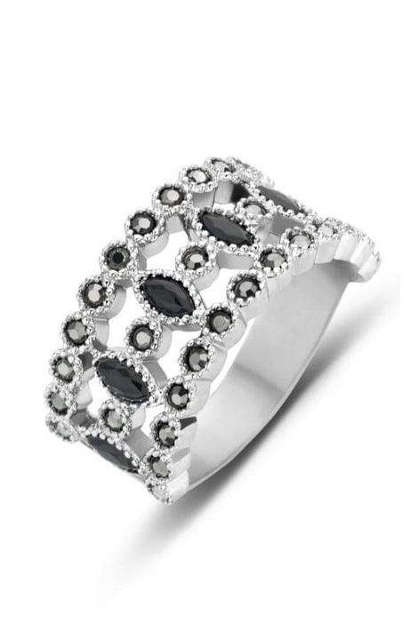 Inel Victoria din argint cu piatra neagra