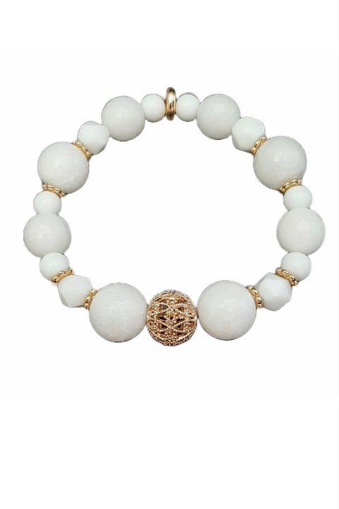 Bratara realizata manual cu pietre naturale albe de 12mm,10mm si 6mm, decorata cu accesorii placate aur 14K, 21 cm