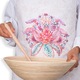 Sort de bucatarie, BonDia, Model Laksmi 150, 60 cm x 75 cm, Bumbac, Alb/Roz, Lotus/Flori/Indian