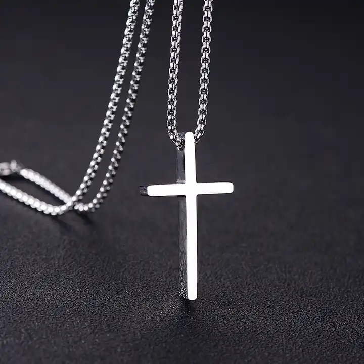 Set Lantisor cu Cruce si cutie cu imprimare de dragoste