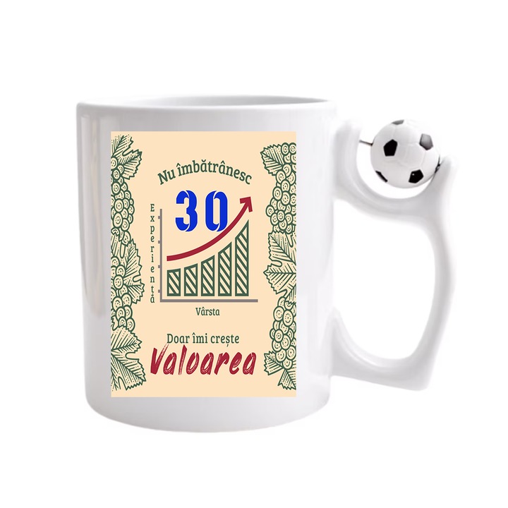 Cana personalizata cu imprimeu, Nu Imbatranesc, creste valoarea 30 ani, Ceramica, 330 ml, Maner minge fotbal