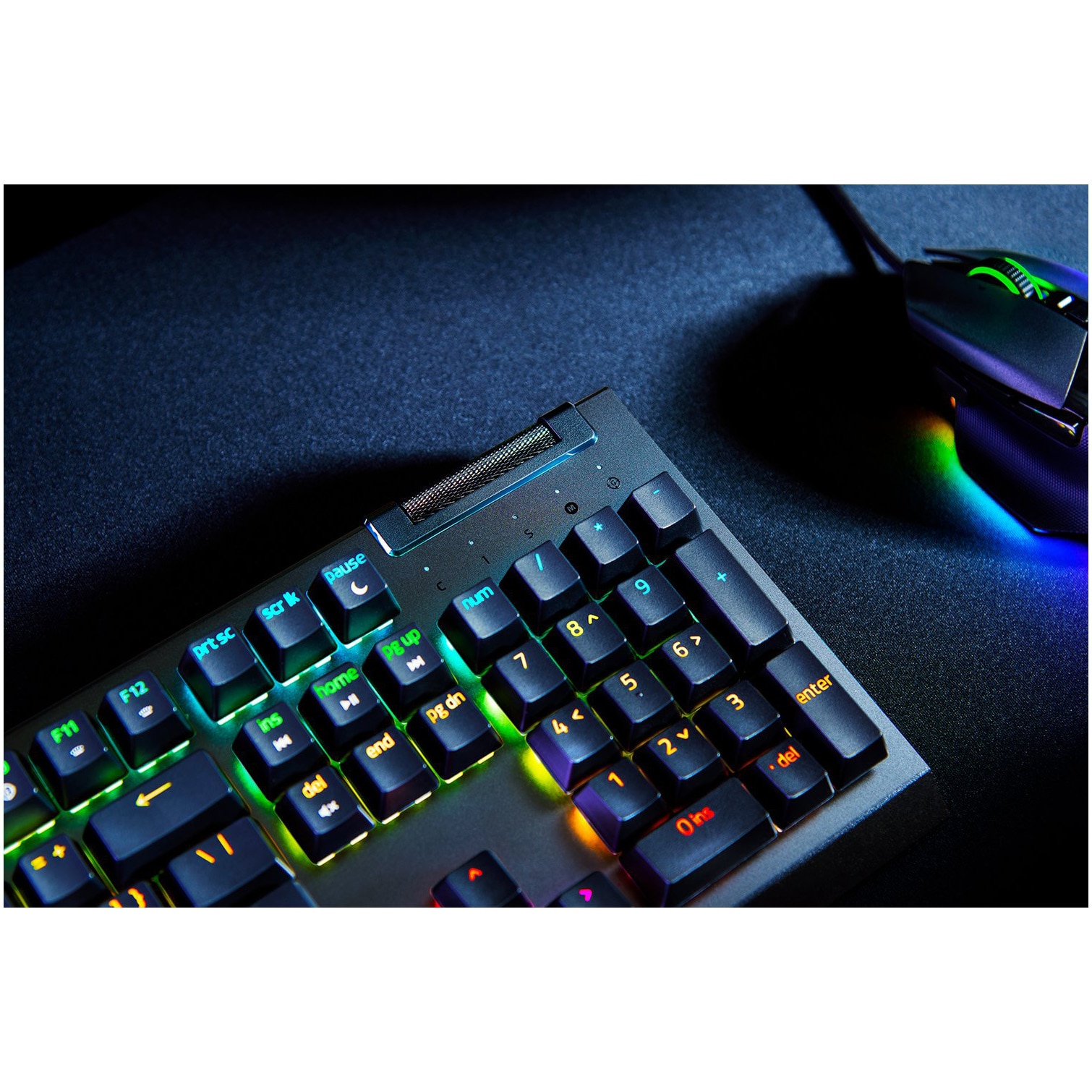 Tastatura mecanica gaming BlackWidow V4 X (Yellow Switch), layout