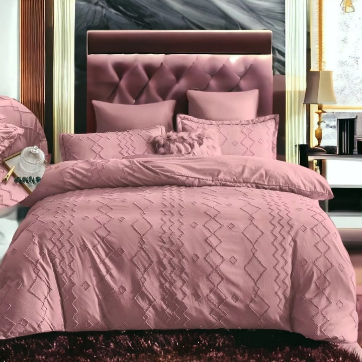 Двоен комплект спално бельо от бледорозов памук с кичури, бродирани на коси линии и ромби, 220х240