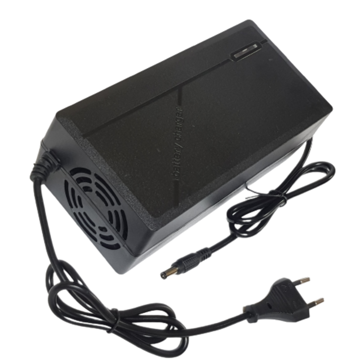 Gyorstöltő E-Bike Li-ion 84V 5A 420W, ventilátorral, csatlakozóval 5,5x2,5, fekete