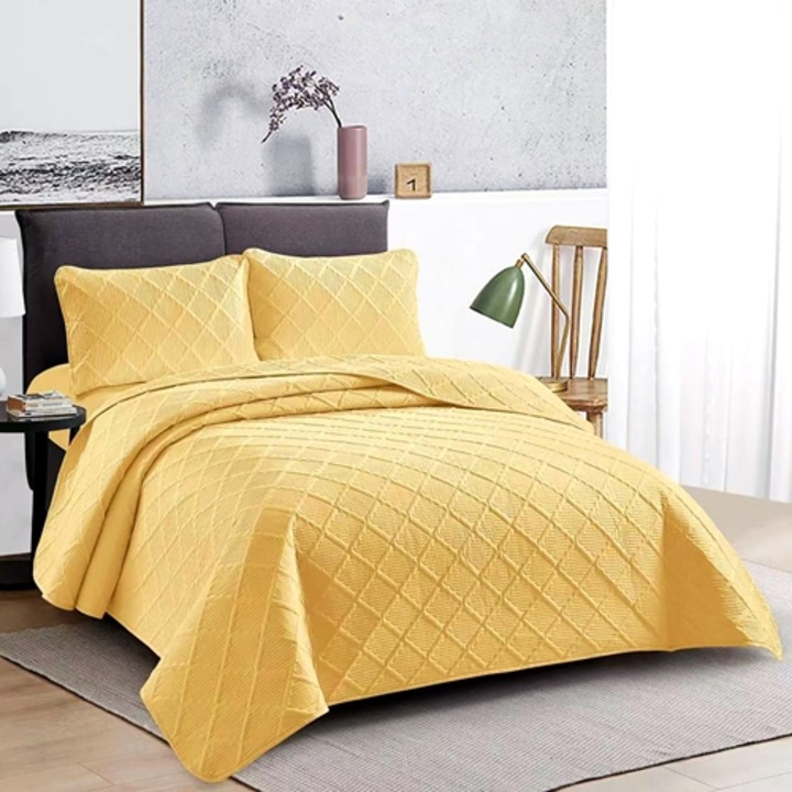 Set Cuvertura de pat Uni Galbena, 100% poliester, 230x250 si 2 fete de perna 50x70 pentru pat dublu, Pucioasa, CUV213