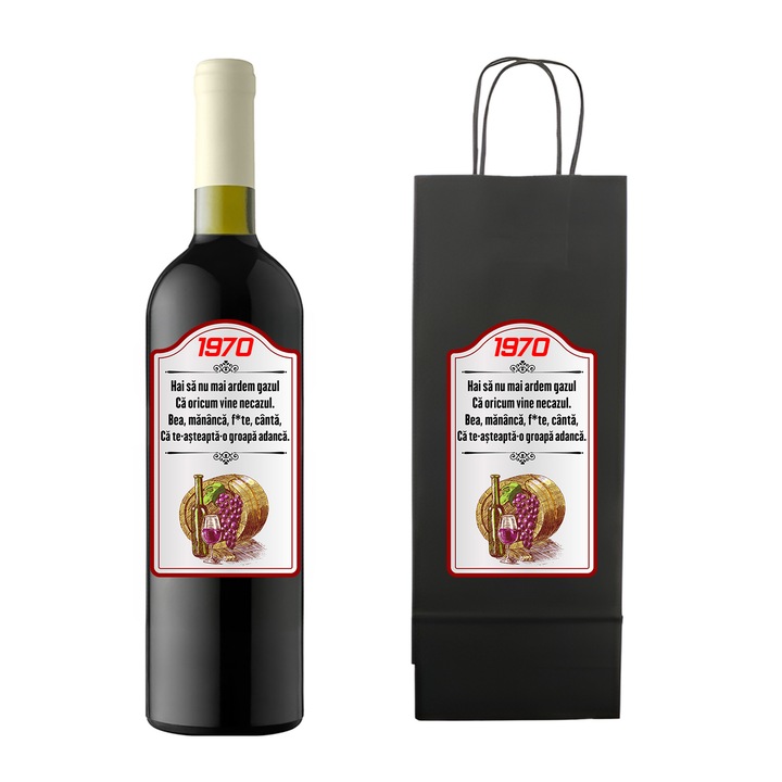 Set personalizat sticla de vin rosu, demisec, Feteasca Neagra, 750 ml si punga de cadouri cu imprimeu Hai sa nu mai ardem gazu 65 ani
