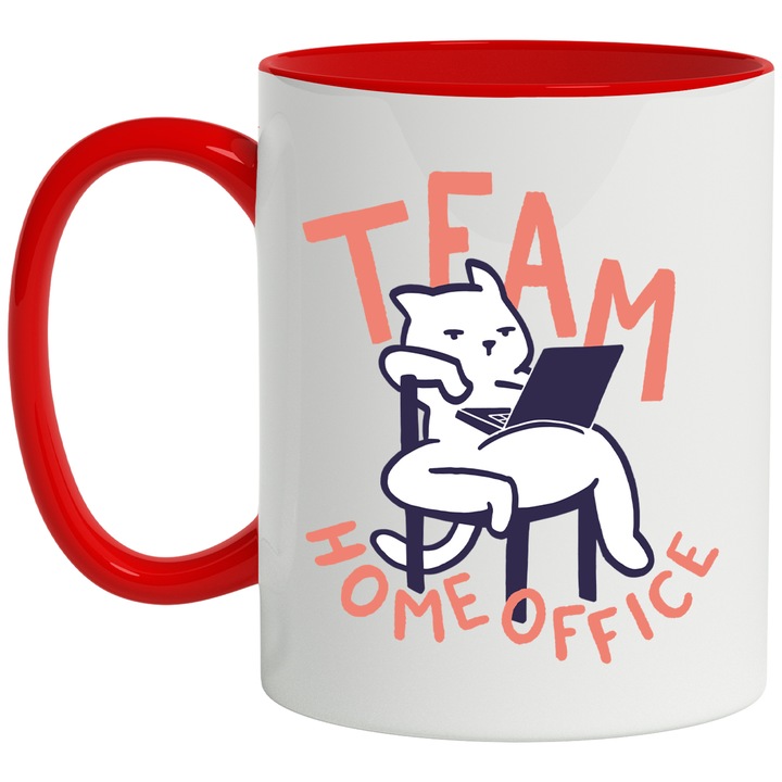 Cana Cu Text In Engleza Team Home Office, Pisica Pe Scaun Stand Cu Ochii In Laptop, Work From Home, Pisici Si Motani, Multicolor 330 ml, cu maner Rosu