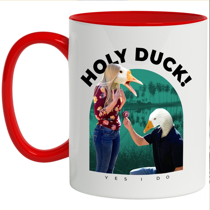 Cana Cu Cerere In Casatorie, Barbat In Genunchi In Fata Unei Femei, Meme Capete De Rata, Mesaj Holy Duck! Yes I Do, Iubitorii De, Multicolor 330 ml, cu maner Rosu