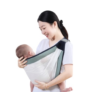 Marsupii si hamuri bebe