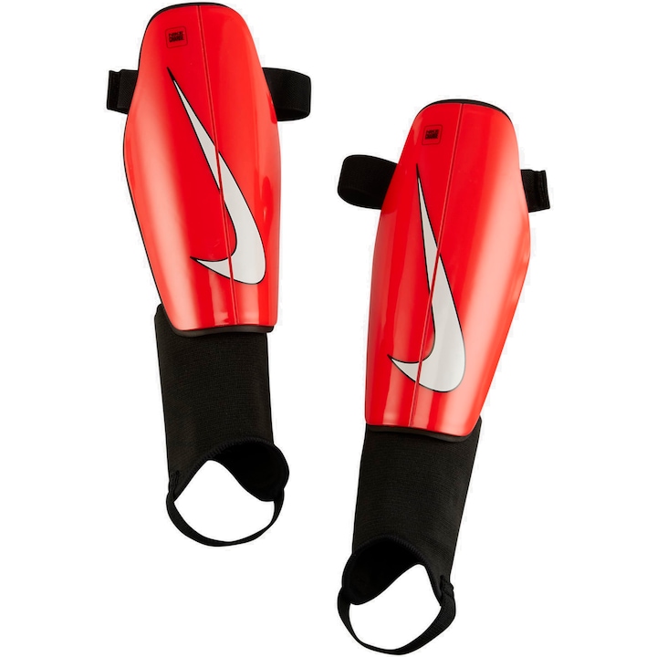 Nike Charge sípcsontvédő, M-es méretű, piros