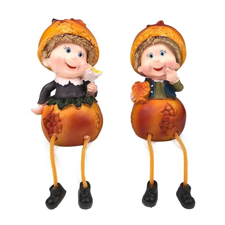 Декорация Момичета със сламена коса и шапка във формата на нар и висящи крака, Оранжев, 17 см, 1148H