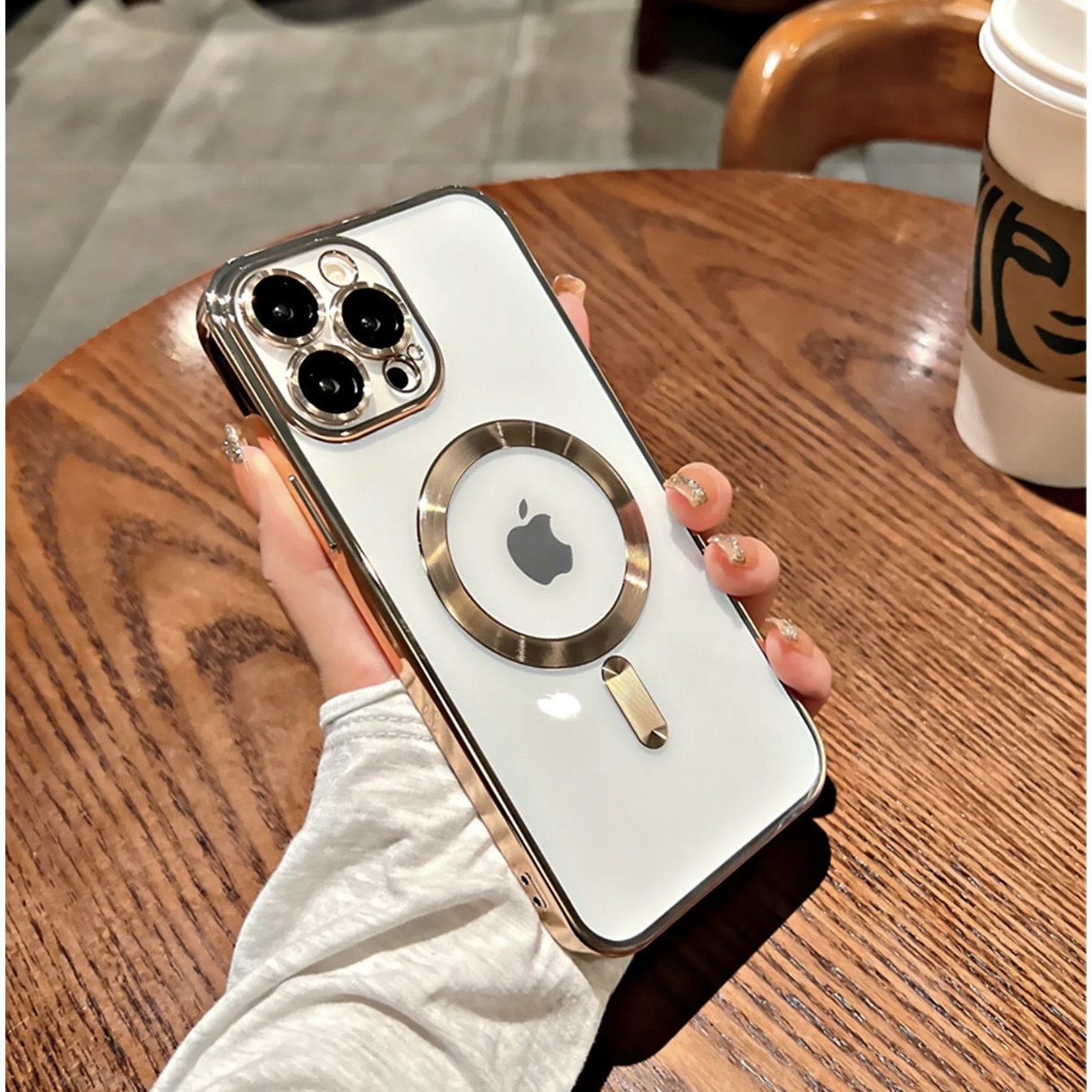 Husa din silicon cu margini metalizate Ultra-Soft, Luxury Magsafe, compatibila cu iPhone 15 / Auriu
