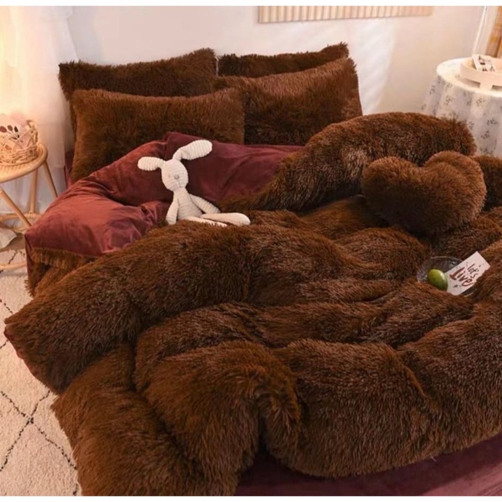 Set Lenjerie de Pat Fluffy 4 Piese, 2 Fete de Perna 50 x 70 cm, Fluffy cu Elastic, Casa By Cova Design, Maro Inchis, 200 x 230 cm