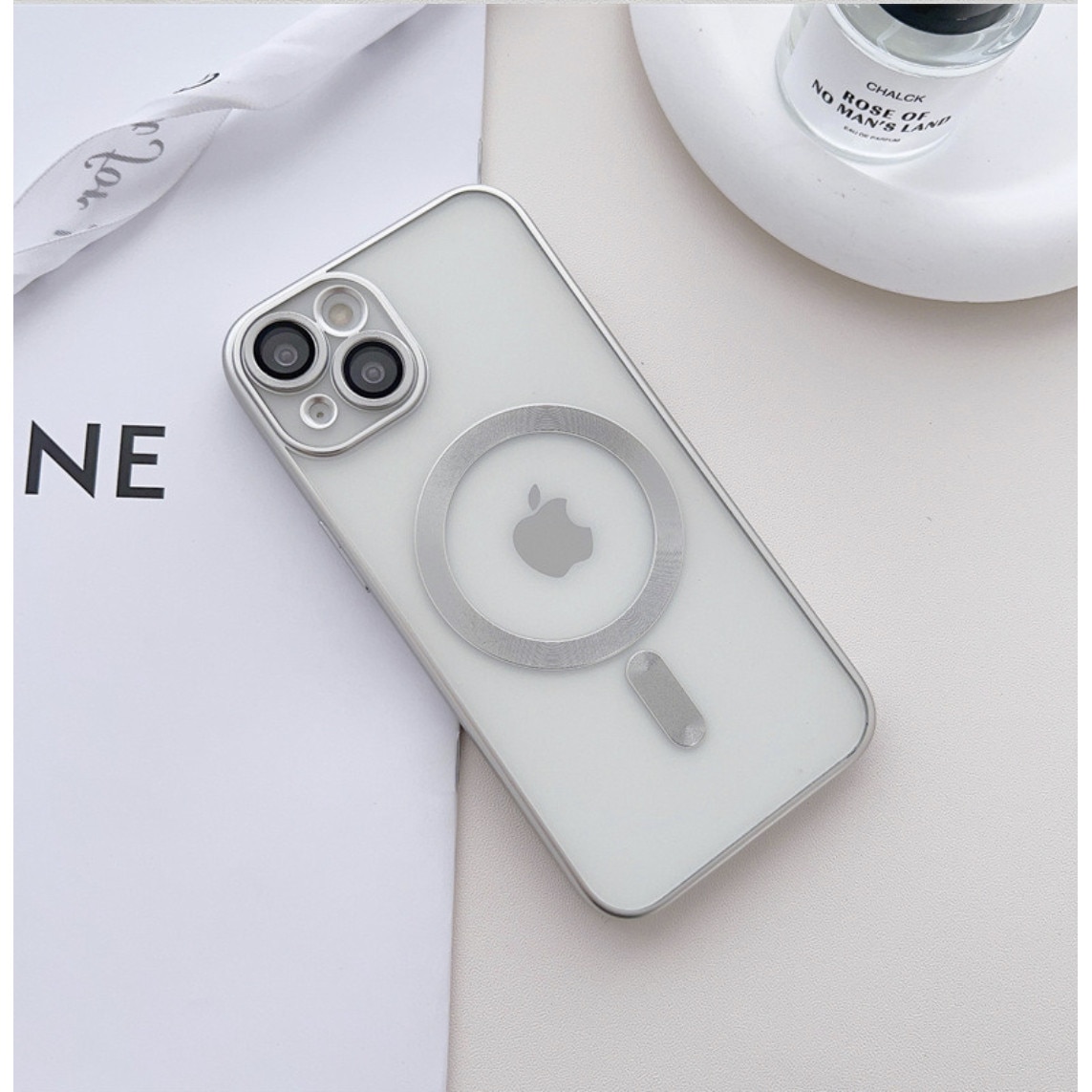 Husa din silicon cu margini metalizate Ultra-Soft, Luxury Magsafe, compatibila cu iPhone 15 / Argintiu