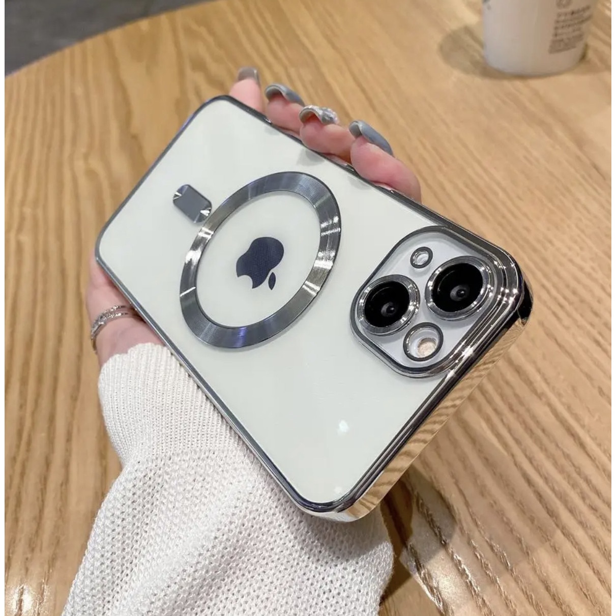 Husa din silicon cu margini metalizate Ultra-Soft, Luxury Magsafe, compatibila cu iPhone 15 / Argintiu