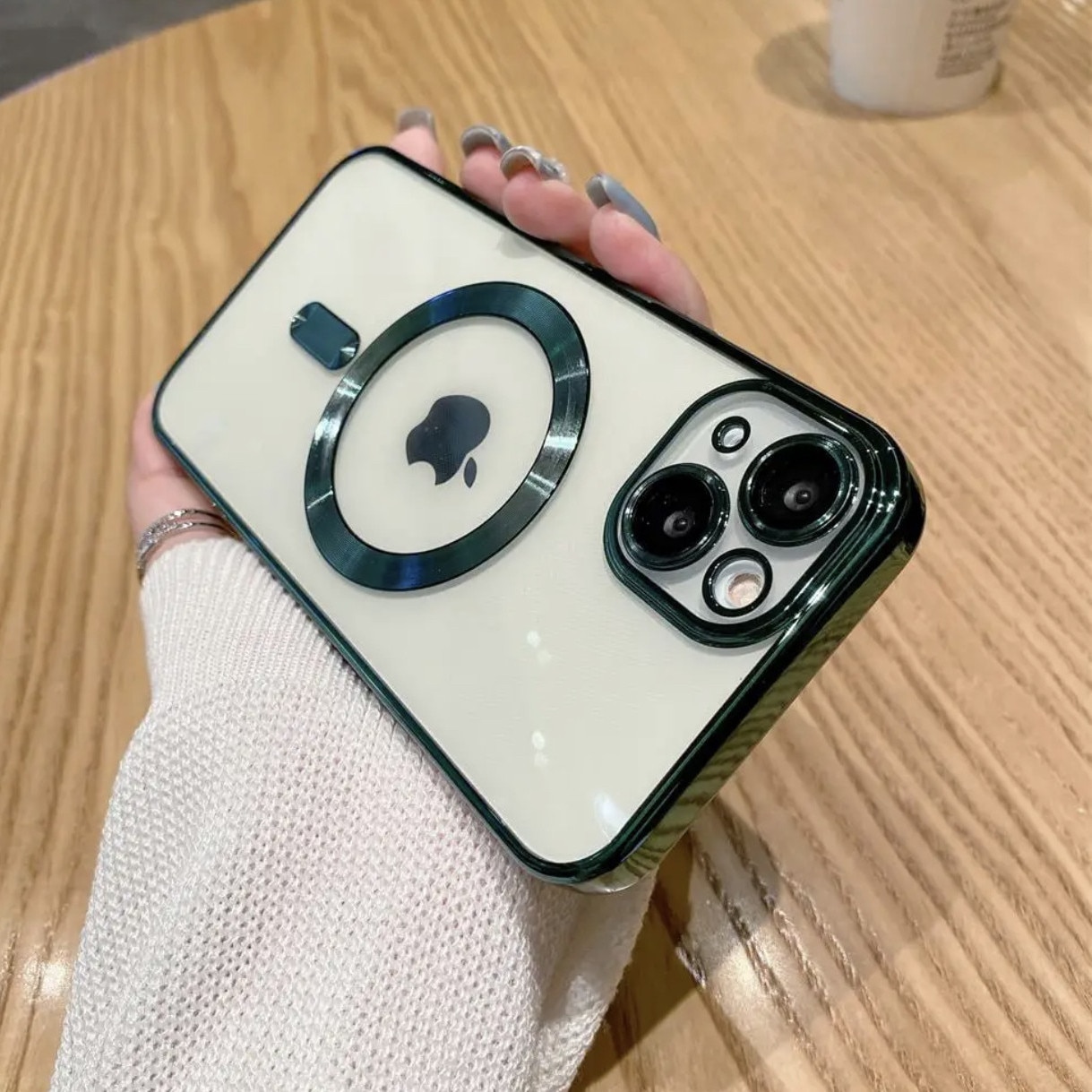 Husa din silicon cu margini metalizate Ultra-Soft, Luxury Magsafe, compatibila cu iPhone 15 / Verde