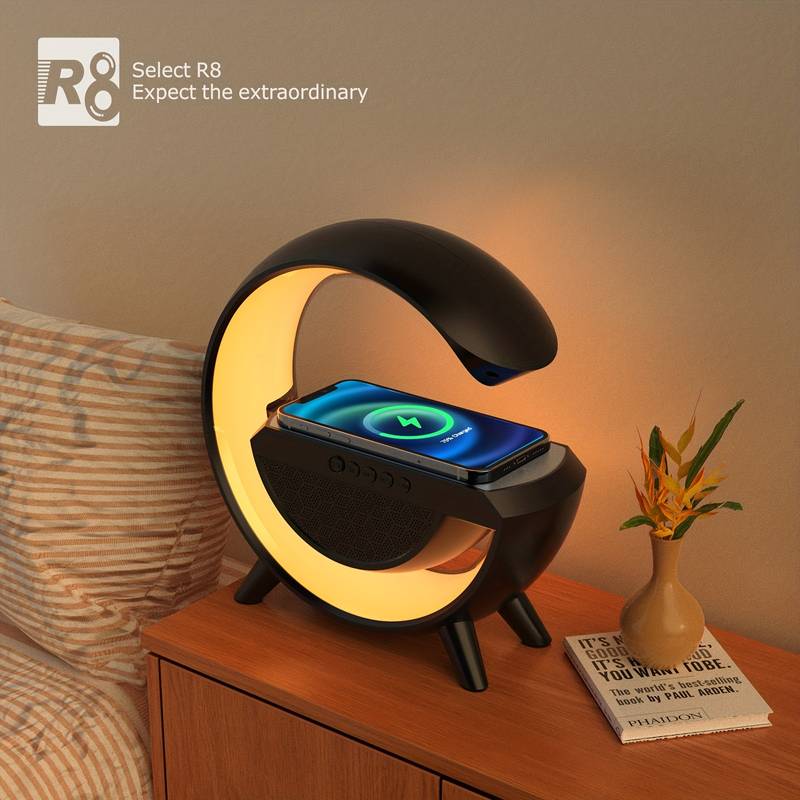 Смарт лампа с RGB LED светлини с безжично зарядно устройство ...