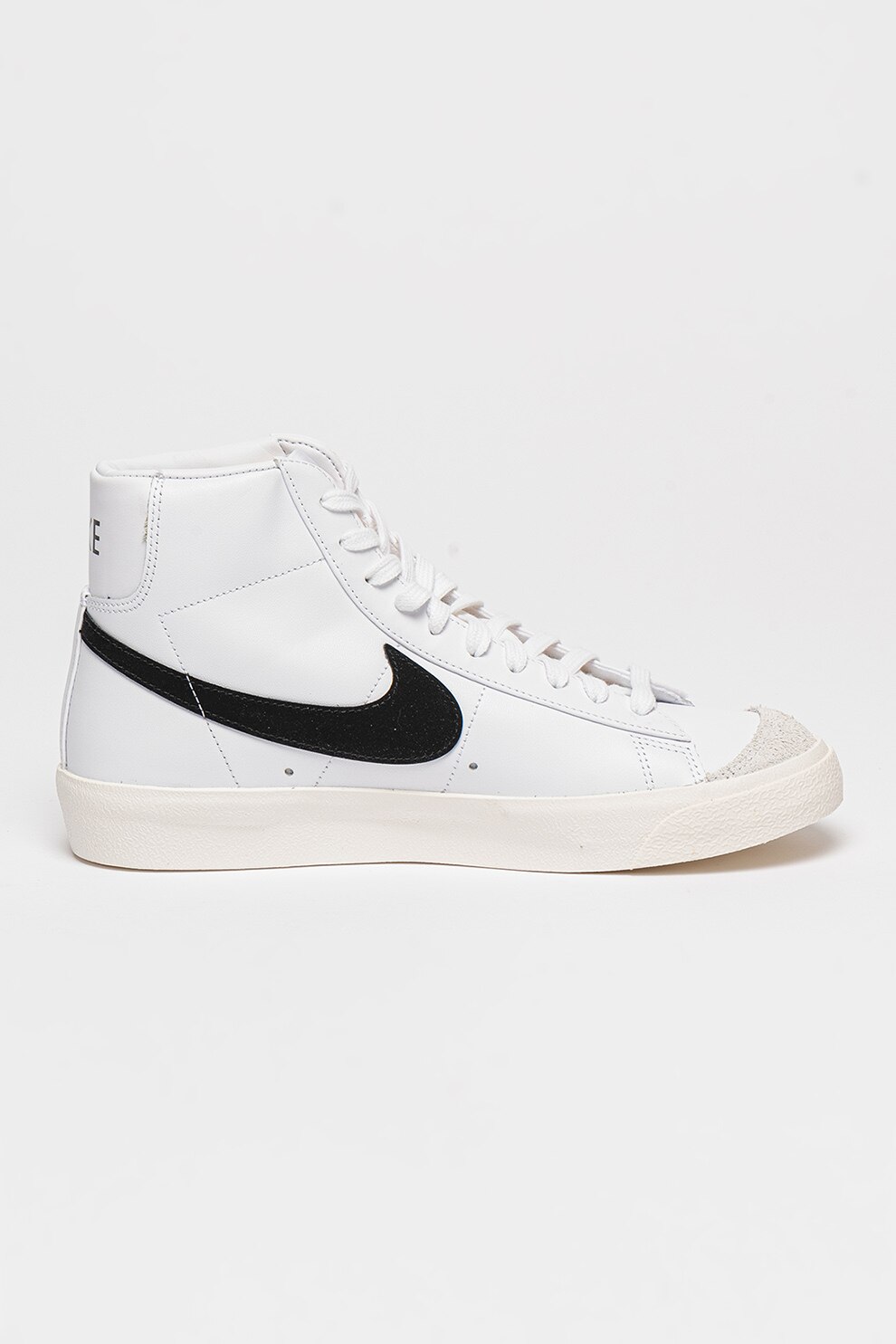 Nike, Спортни обувки Blazer Mid '77 със зони от импрегнирана кожа, Бял ...