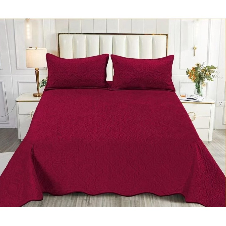 Cuvertura de pat dublu si 2 fete de perna, Model Matlasat, Uni, 3 piese, 2 persoane, 220x240cm, Bordo