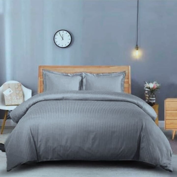 Lenjerie de pat N&H HomeCollection DELUXE 100% bumbac, dunga damasc 1 cm, pentru pat de 2 persoane, 4 piese cearceaf de pat cu elastic 180 x 200 cm gri inchis