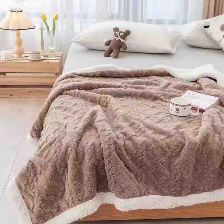 Одеяло за двойно легло Jojo Home, Модел Трико, С косъм, Uni, 200x230 см, Кафе с мляко