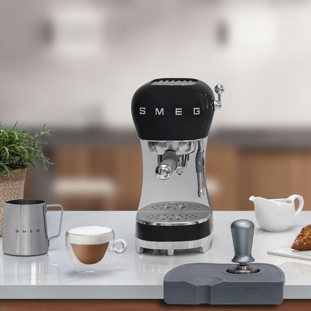 Еспресо кафемашина Smeg ECF02BLEU, 50's Style, 1350 W, 15 бара, Черна ...