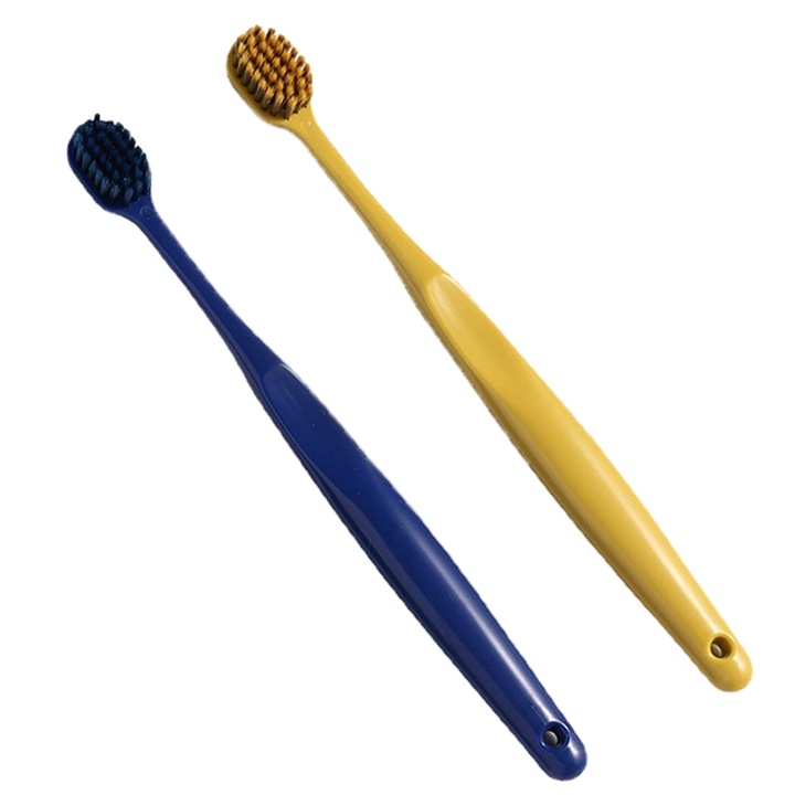 2 darab klasszikus, puha fogkefe felnőtteknek és gyerekeknek, többszínű