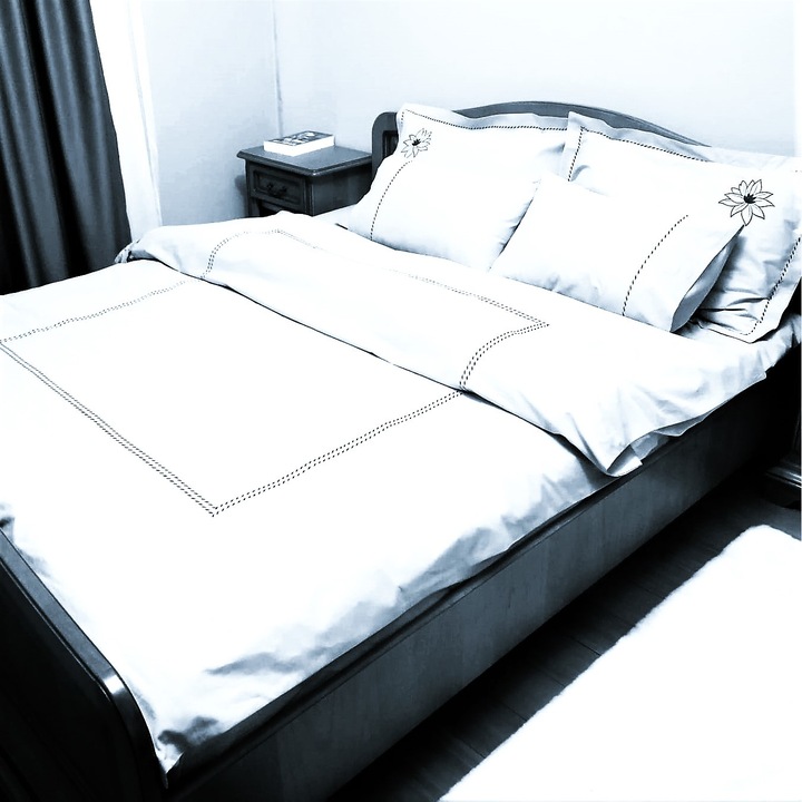 Бродиран комплект спално бельо 140 х 200 х 40 см, Casa Bucuriei, модел Simple lines, 4 части, бял, 100% памук, чаршаф с размери 220/280 см и плик за завивка 180/220 см