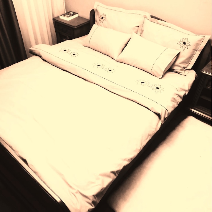Бродиран комплект спално бельо 90 x 200 x 40 см, Casa Bucuriei, модел Watter Lilly, 4 части, кремав, 100% памук, чаршаф с размери 170/280 см и плик за завивка 150/220 см