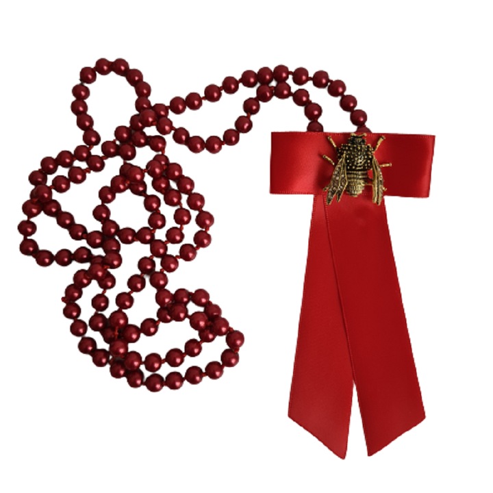 Colier perle rosu cu accesoriu metalic