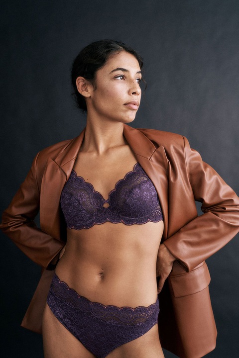 Triumph, Дантелен сутиен Amourette с вълнообразни краища, Виолетов